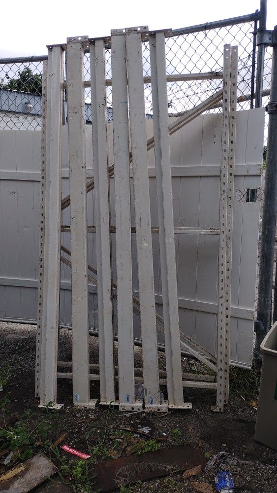Good Condition Pallet Racking CHEAP!! 