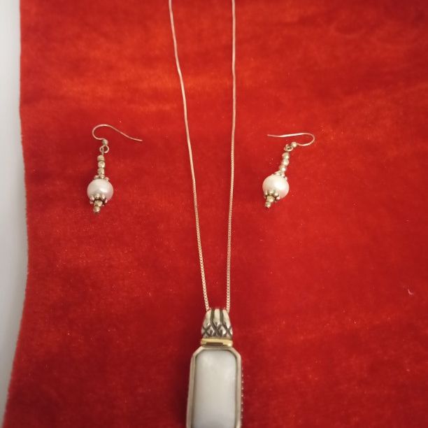 925  Sterling Silver Pearl Jewelry Set / Mother-of-Pearl Pendant/ 925 Sterling Silver Chain with Pearl and Silver Earrings  Sale!