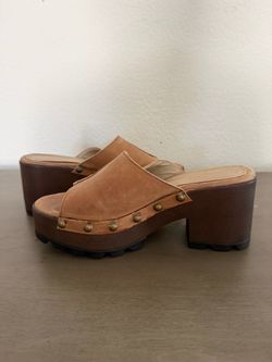 Women’s Leather Clogs with platform, size 9 color Brown