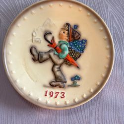 1973 Hummel Annual Plate, featuring the "Globe Trotter"