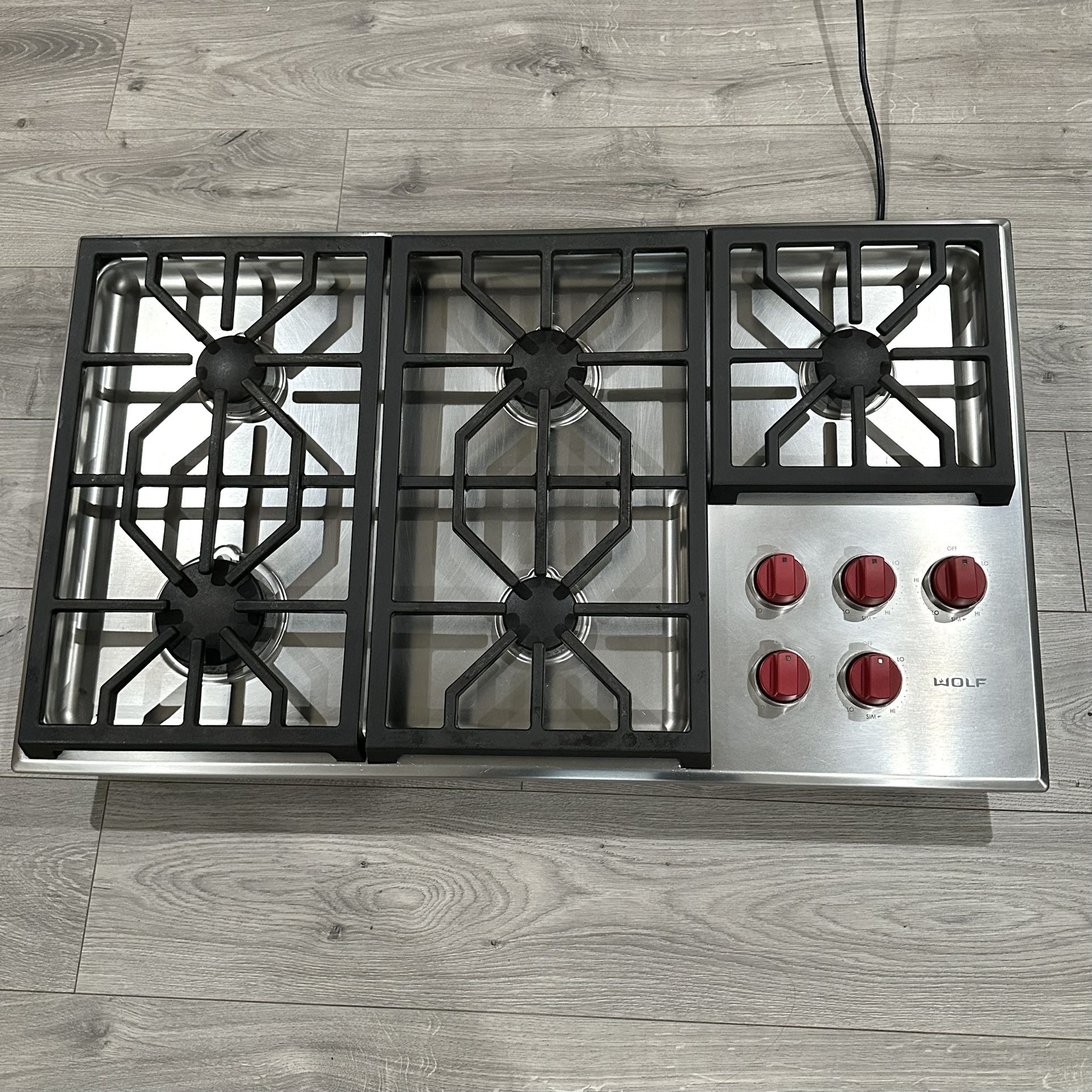 Wolf 36” Gas Professional Cooktop Model CG365P/S Great Condition