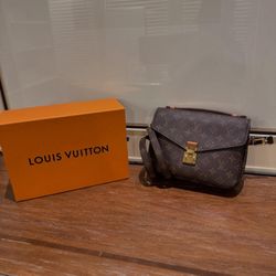 Louis Vuitton Pochette Métis
