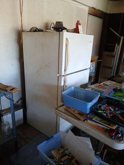 White Top-Freezer Refrigerator