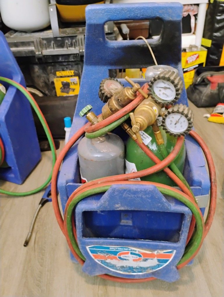 Lincoln Electric Port-A-Torch Kit with Oxygen and Acetylene Tanks
