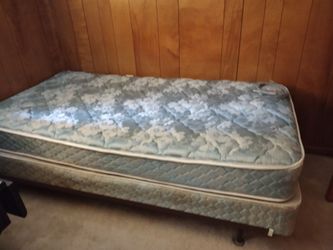 Twin metal bed frame and matress