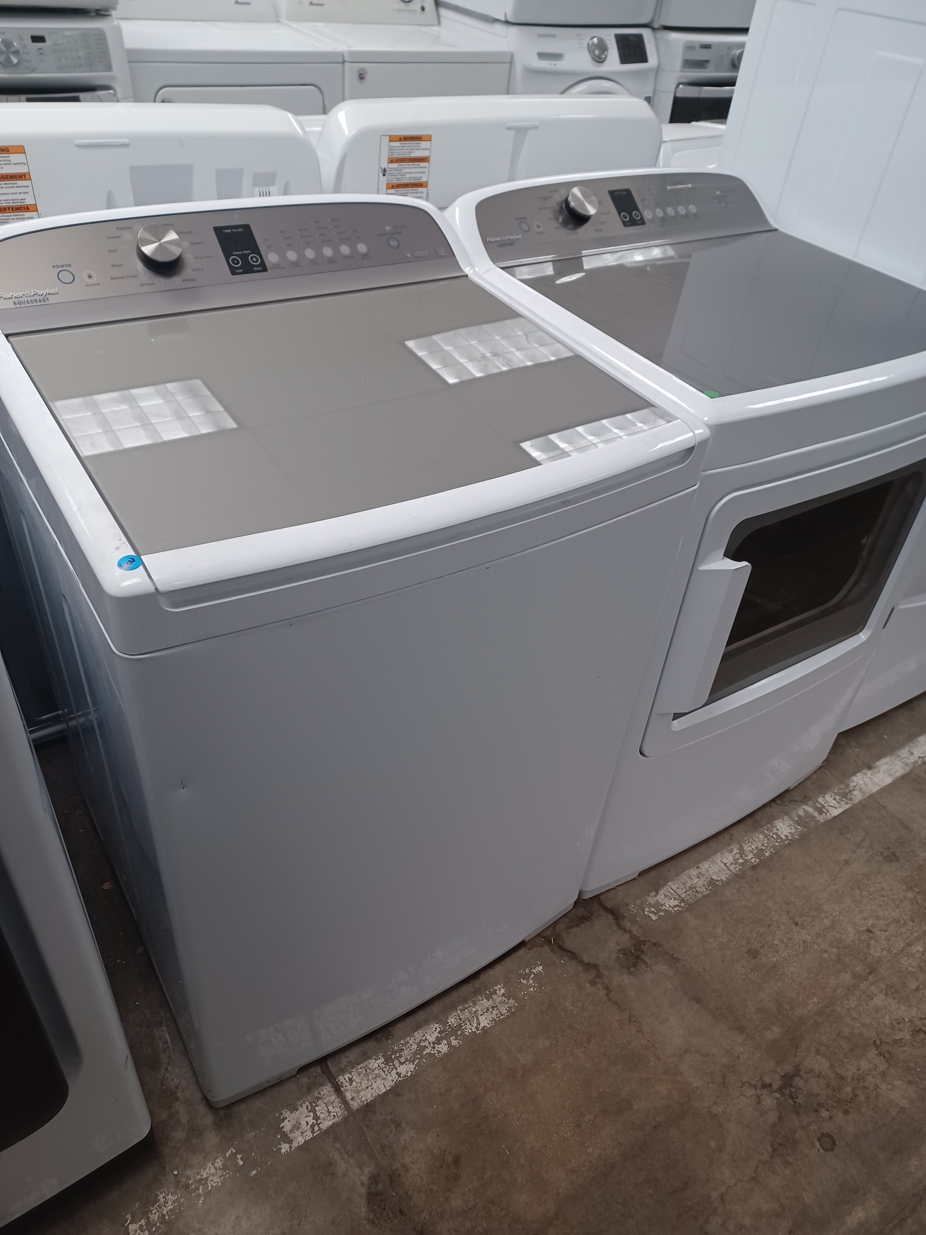 FISHER AND PAYKAL HE TOP LOAD WASHER AND ELECTRIC DRYER SET