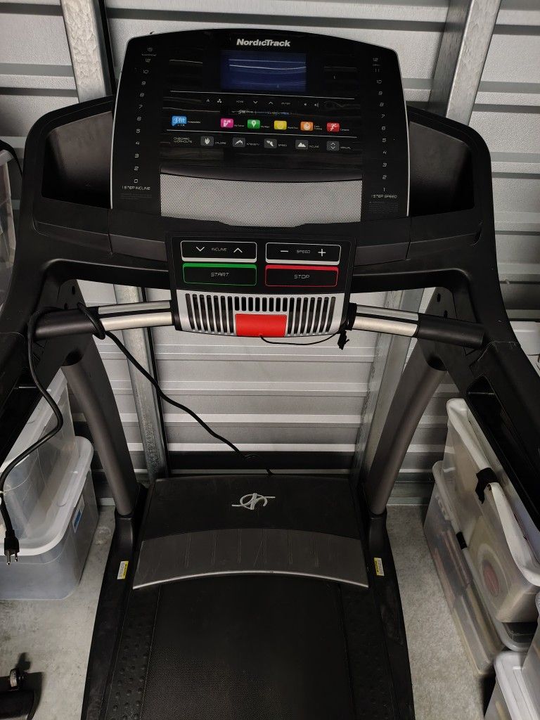 Nordicktrack C900 Treadmill GREAT DEAL! $200 Good Condition!