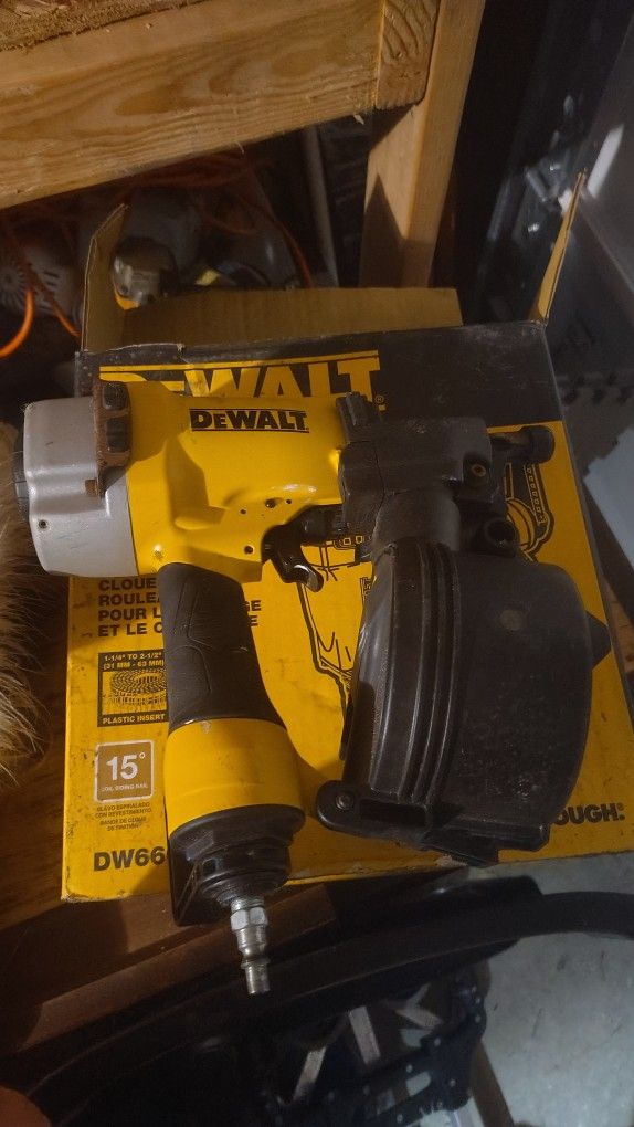 DeWalt 15 Degree Coil Fence And Siding Nailer