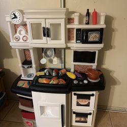 Step2 Play Kitchen With Play Food 