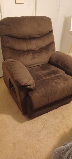 Used condition ✨️ Lift Chair Recliner.  Lift function/recline  inoperable