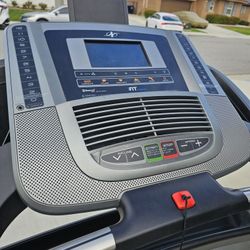 NordickTrack C 990 Treadmill 