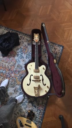 Gretsch white falcon guitar