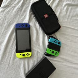 Nintendo Switch (128g ) W/case & Extra Joycons