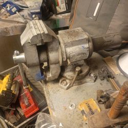 Bench Vise 