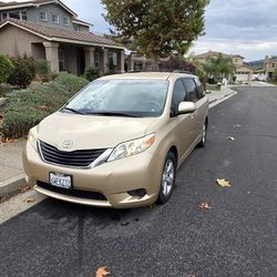 2012 Toyota Sienna 176,797 Miles 