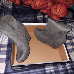 Ladies Suede Grey Boots Size 8