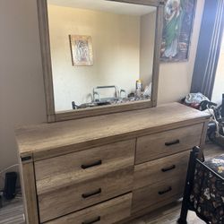 Dresser With Mirror
