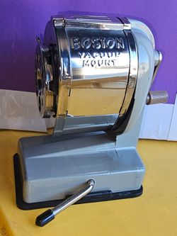 Vintage Boston Pencil Sharpener Beige Vacuum Base 1071  8Excellent condition