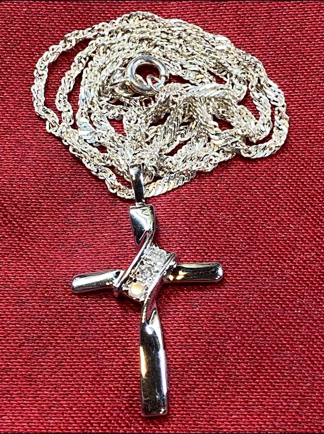 Stunning Vintage Sterling Silver Cross Necklace – 3 Diamonds – 925 Italy – 19” Chain