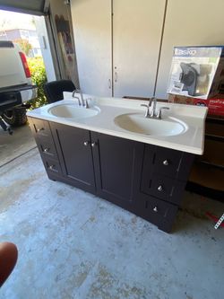Bathroom vanity 56”
