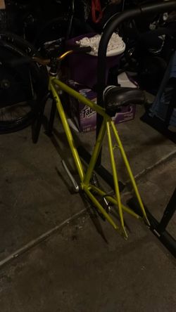 Fuji fixie frame with rims