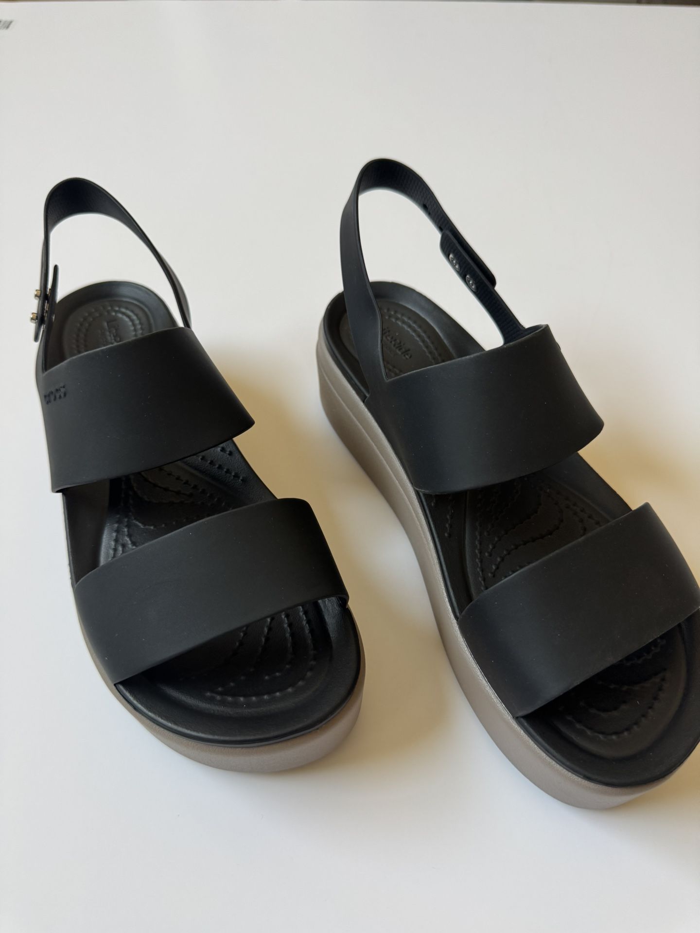 Crocs Women’s Brooklyn Low Wedge Size 8