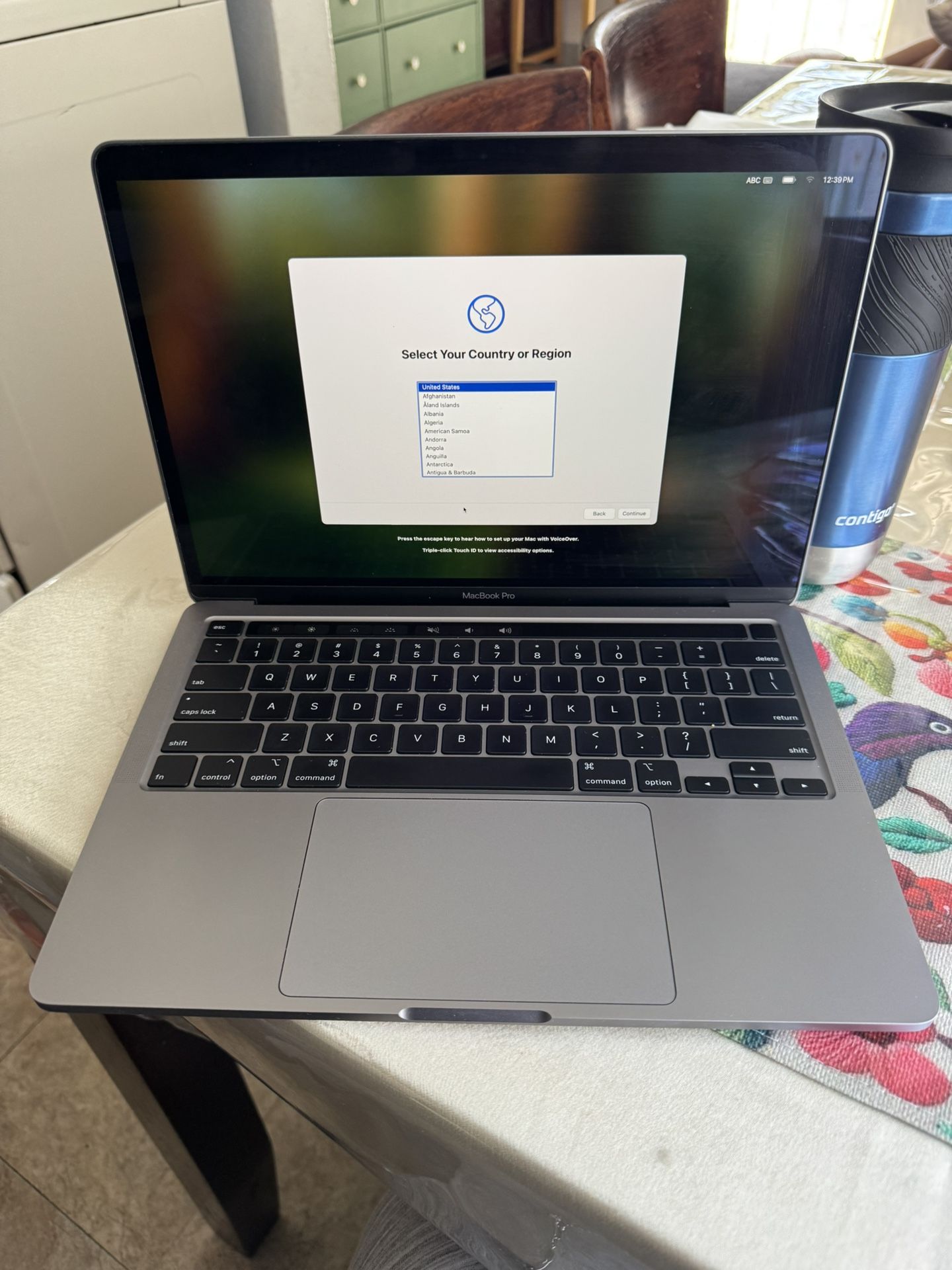 MacBook Pro 2020 512 Gigabytes 16 Memory