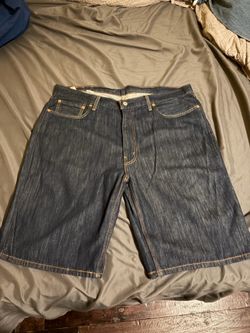 Levi’s shorts 469