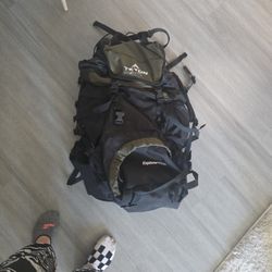 Teton Sports Backpacking Camping/hiking Backpack And 2 -3 People's Weanaz Tent.