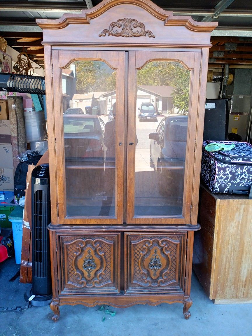 ANTIQUE HUTCH