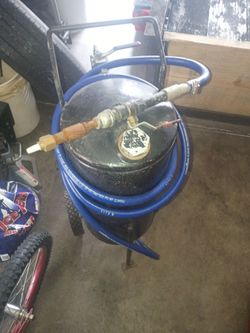 Portable Abrasive Pressure Sandblaster - 10-Gallon Tank