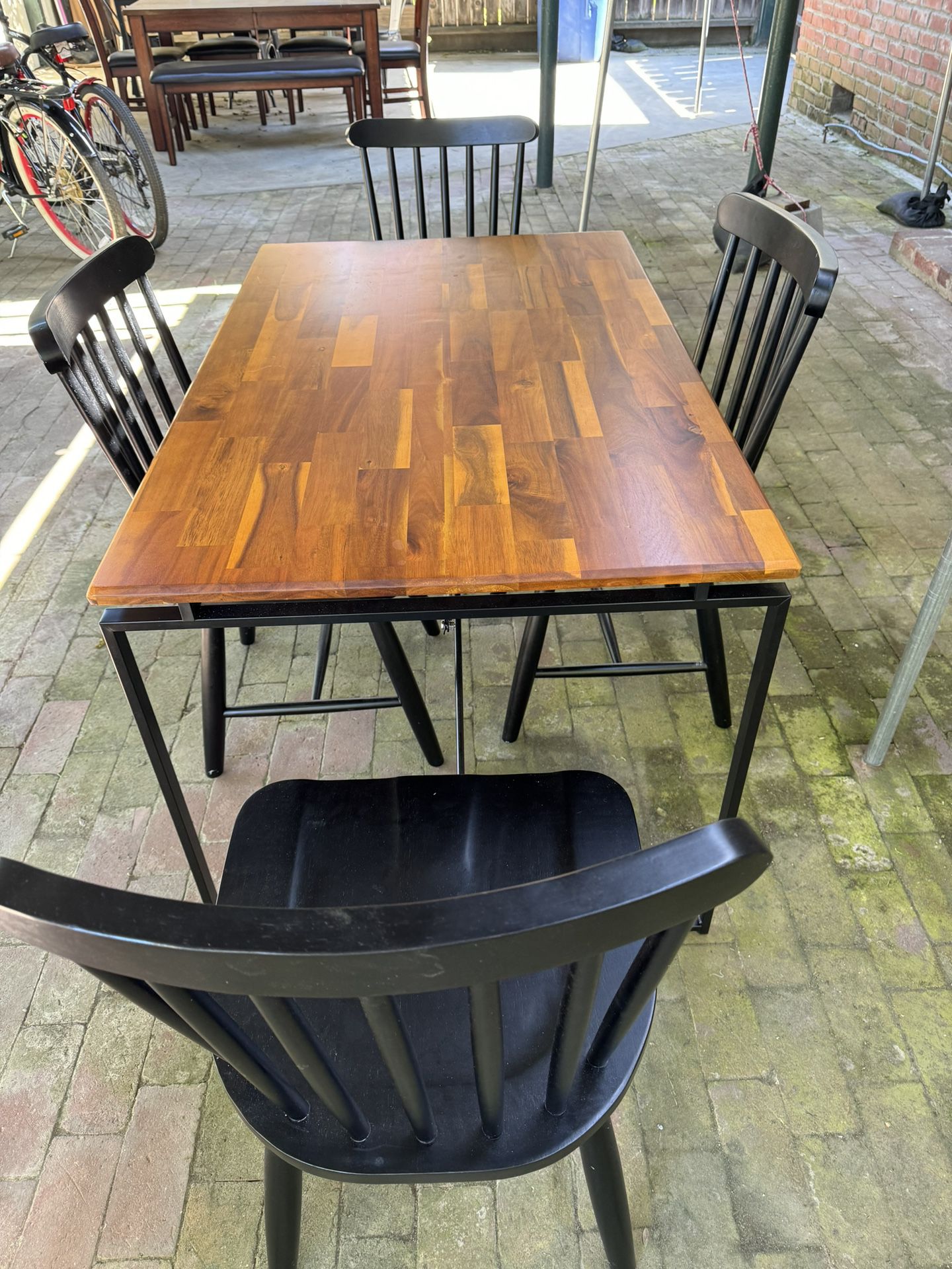 APARTMENT SIZE DINING TABLE WITH CHAIRS 