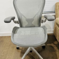 Herman Miller Aeron B posture fit fully loaded in Perfect condition