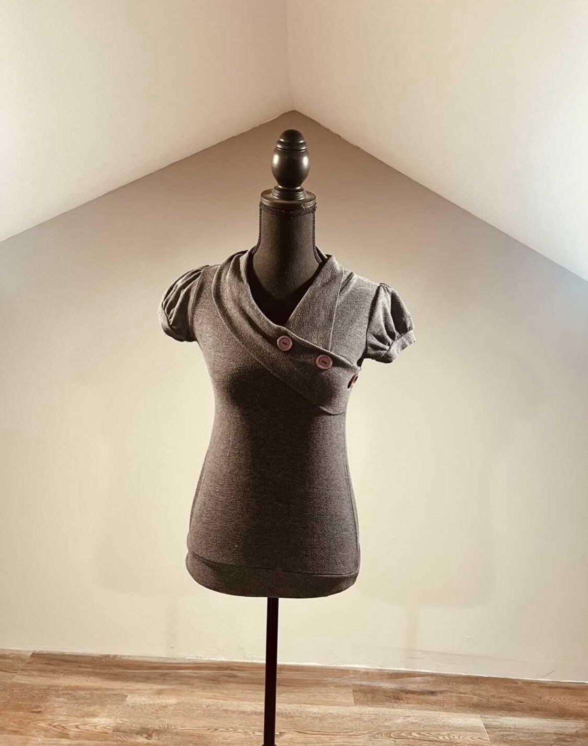 Small Gray Short Sleeve Knit Top With Button Design
