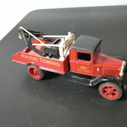 ERTL 1931 Hawkeye tow truck plus coin bank with key
