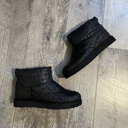 NEW WOMENS BLACK GUESS BOOTS SIZE 6