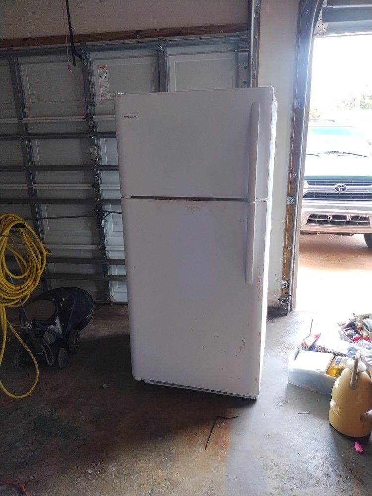 Frigidaire Refrigerator Gently Used