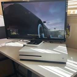Xbox 1 With Small Tv And A Storage Box