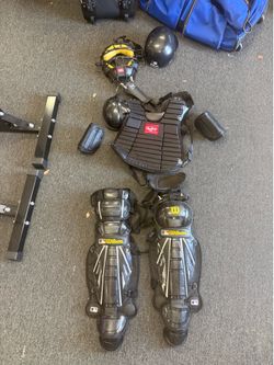 Full Set Umpire Gear W/ Arm Protector Amazing Condition