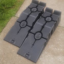 Set of 2 Ligtly Used RhinoRamps Car Ramps