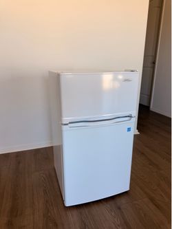 ❄️ DANBY 3.9 Cu Ft Refrigerator – White ❄️