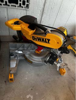 12 (305mm) DOUBLE BEVEL COMPOUND MITER SAW Dw716