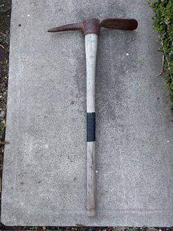 Vintage Pick Mattock / Pickaxe with Wooden Handle – Heavy-Duty Garden & Digging Tool
