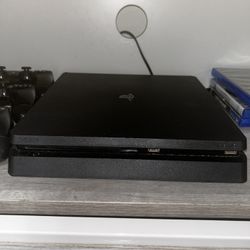 PS4 SLIM 