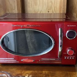 Nostalgia Retro Countertop Microwave