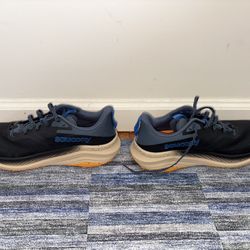 SAUCONY HIKING/TRAIL SHOES (size 10 mens)