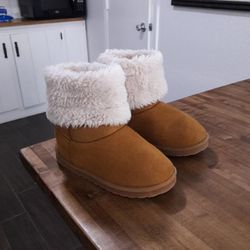 Mudd Fur Lined Short Boots Kids Size 12