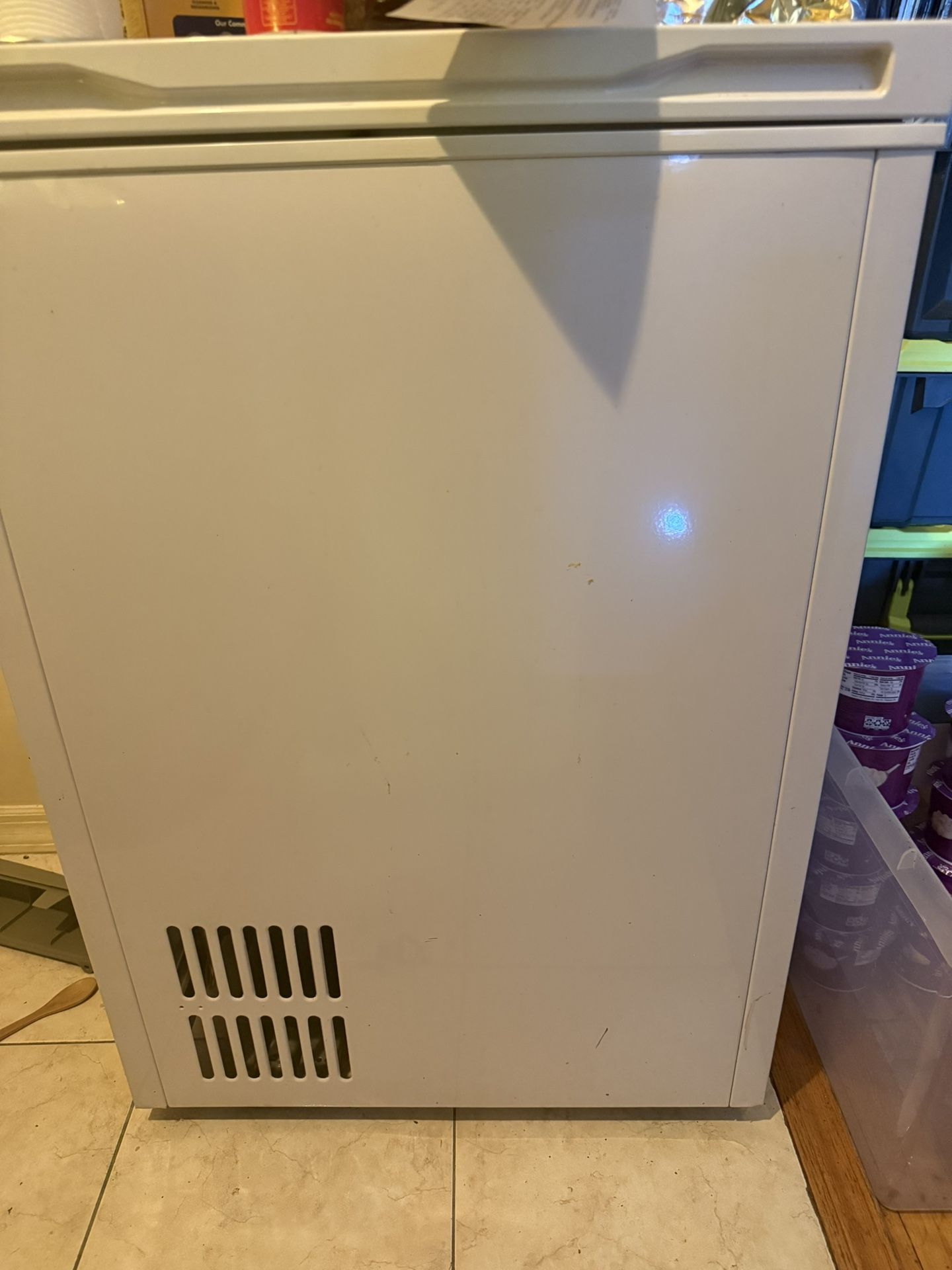 Chest style freezer 2.5 Cu ft
