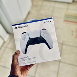BRAND NEW PS5 CONTROLLER