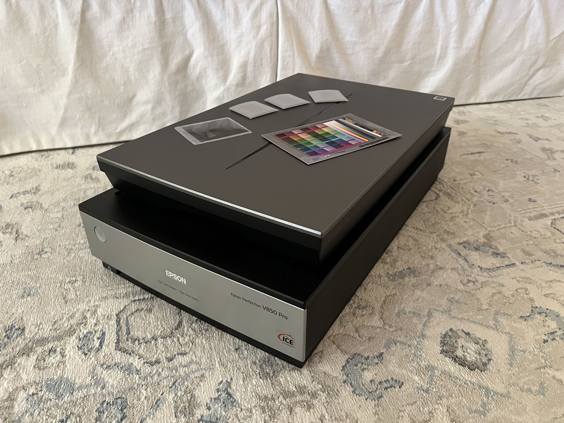 Epson Perfection V850 Pro Photo Scanner with SilverFast Advanced IT8 Calibration Targets and Soft Cover